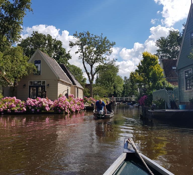 Wynajem łodzi typu Whisperboat w pięknej okolicy blisko Amsterdamu
