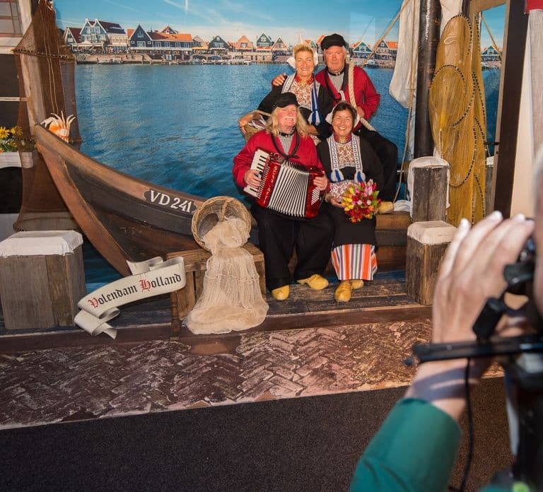 Volendam: Sesja zdjęciowa w tradycyjnych holenderskich strojach