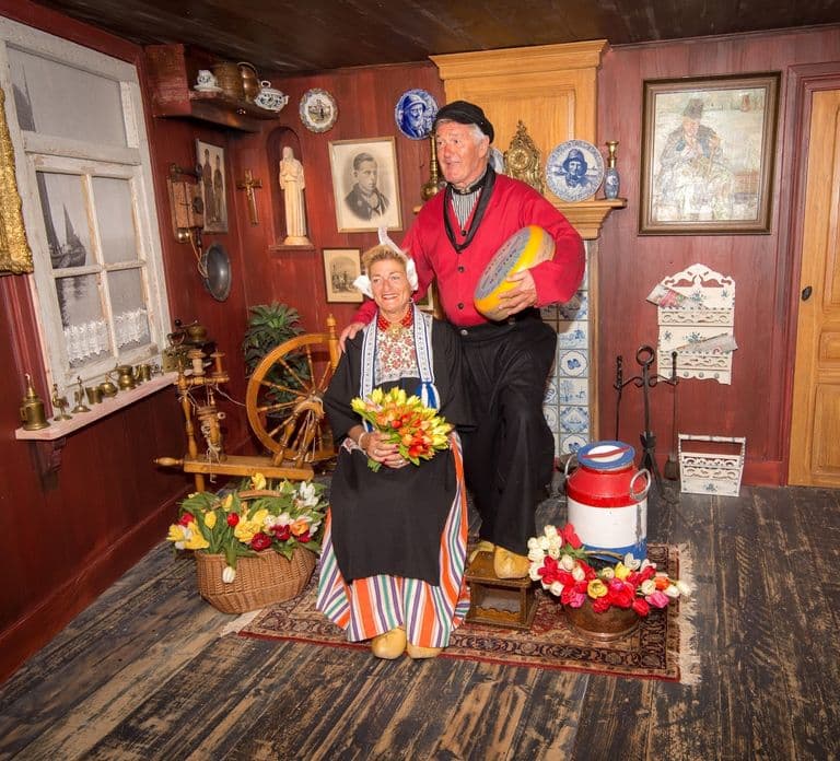 Volendam: Sesja zdjęciowa w tradycyjnych holenderskich strojach