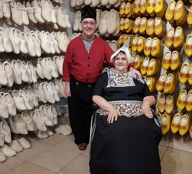 Volendam : Séance photo en costume traditionnel avec dégustation de fromage et visite des sabots