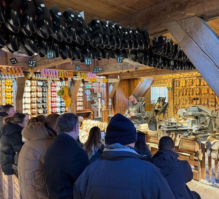 Zaanse Schans and Giethoorn Private Tour + 1-Hr Canal Cruise