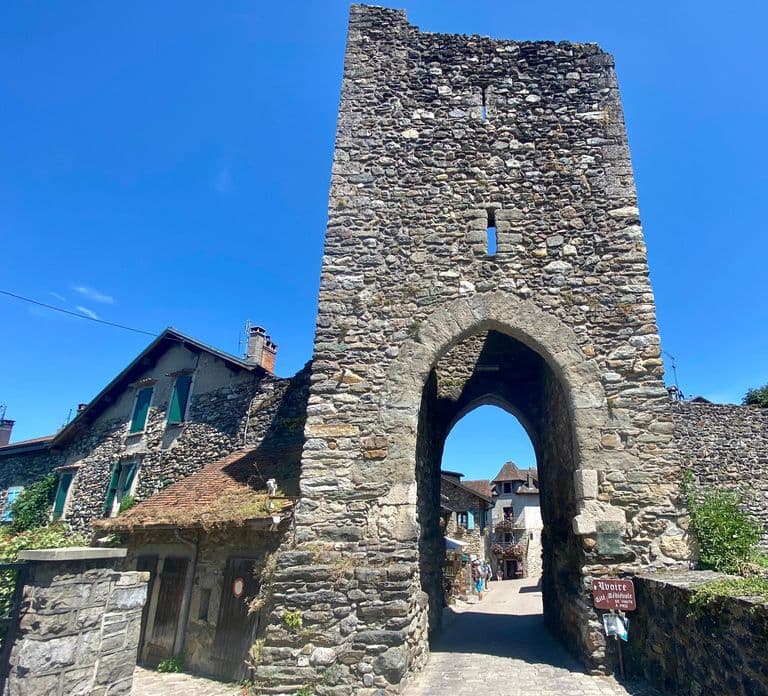 Um passeio guiado pela vila medieval de Yvoire