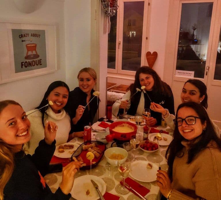 Unterseen: Nocne saneczkowanie i uczta fondue