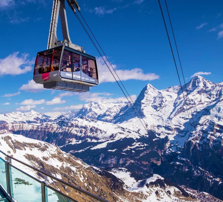 Zúrich: Excursión de un día a Schilthorn, Thrill Walk y Bond World