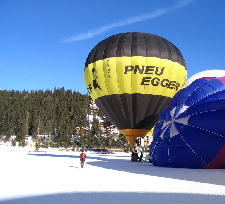Zurich: Private Hot Air Balloon Ride & Champagne