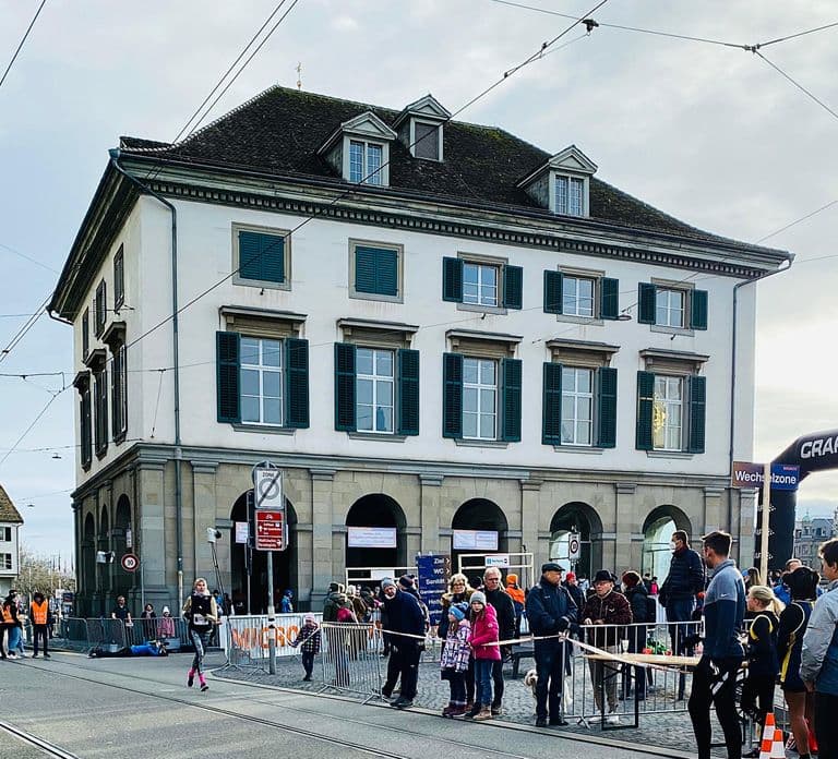 Zürich: Tour of the Past and Present day Zürich