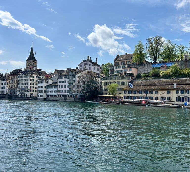 Zürich: Tour of the Past and Present day Zürich