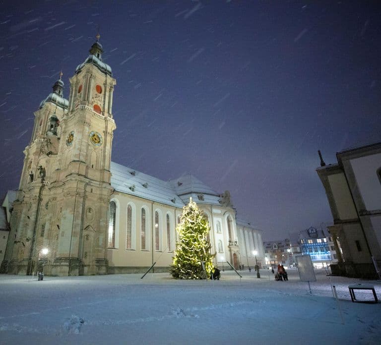 christmas tour in the city of stars