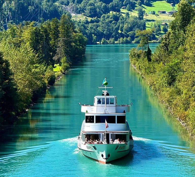 Discover Interlaken – Lakes, Ruins & Views E-bike tour