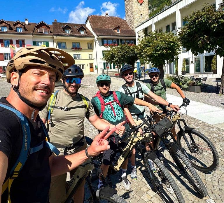 Discover Interlaken – Lakes, Ruins & Views E-bike tour