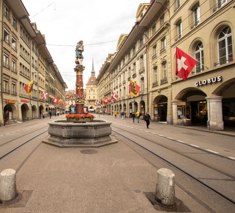 Explore the best guided intro tour of Bern with a Local
