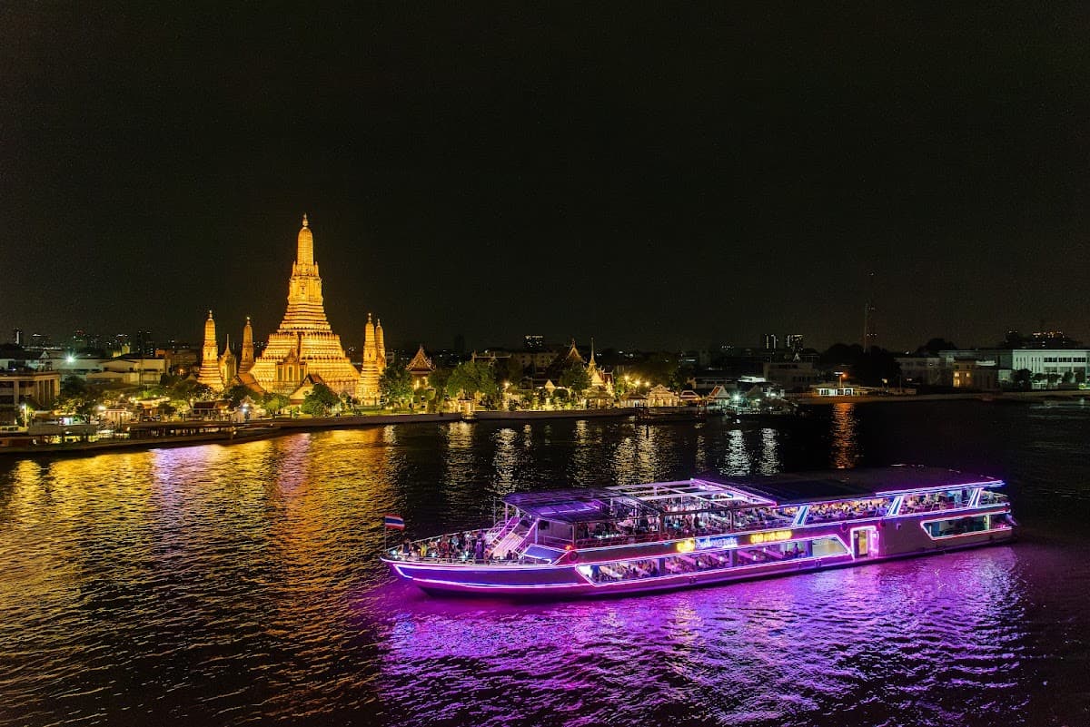 Smile Riverside Dinner Cruise in Bangkok