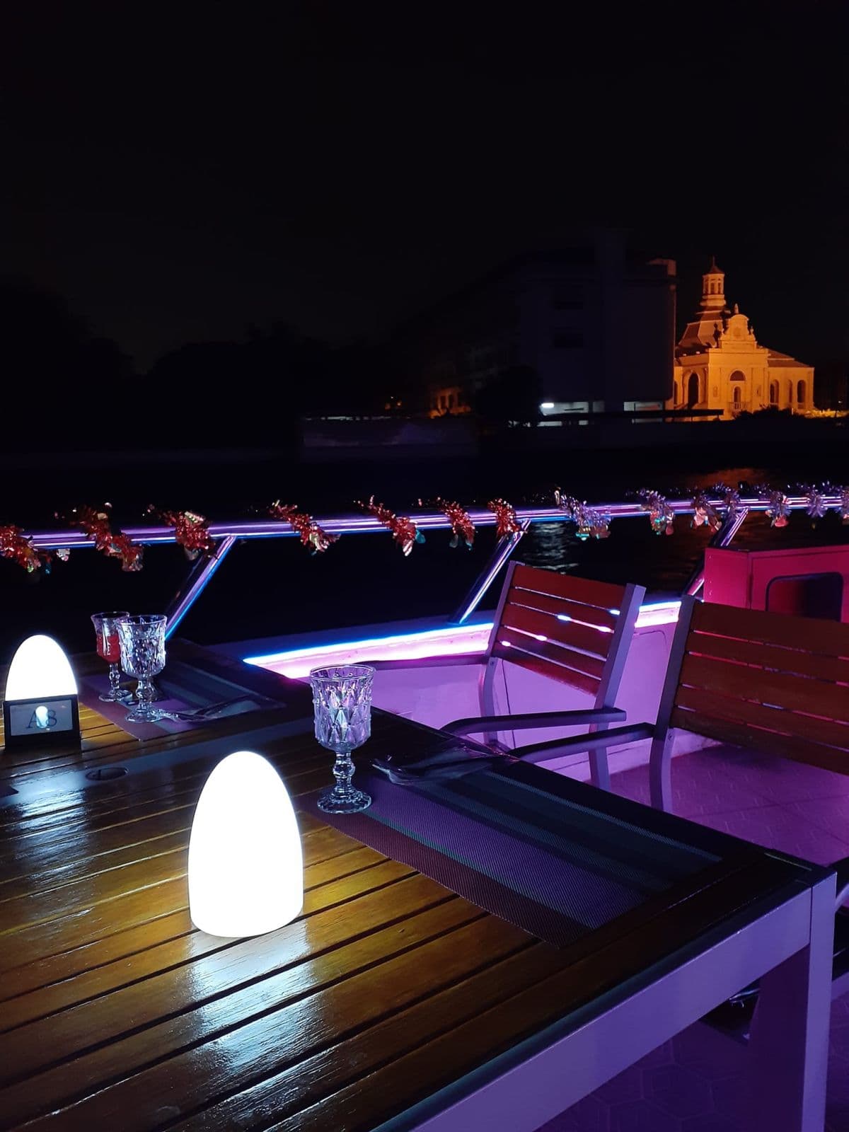 Smile Riverside Dinner Cruise in Bangkok