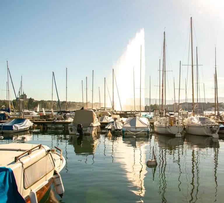 Explore the best guided intro tour of Geneva with a Local