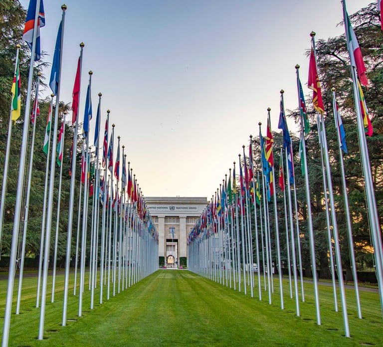 Explore the best guided intro tour of Geneva with a Local