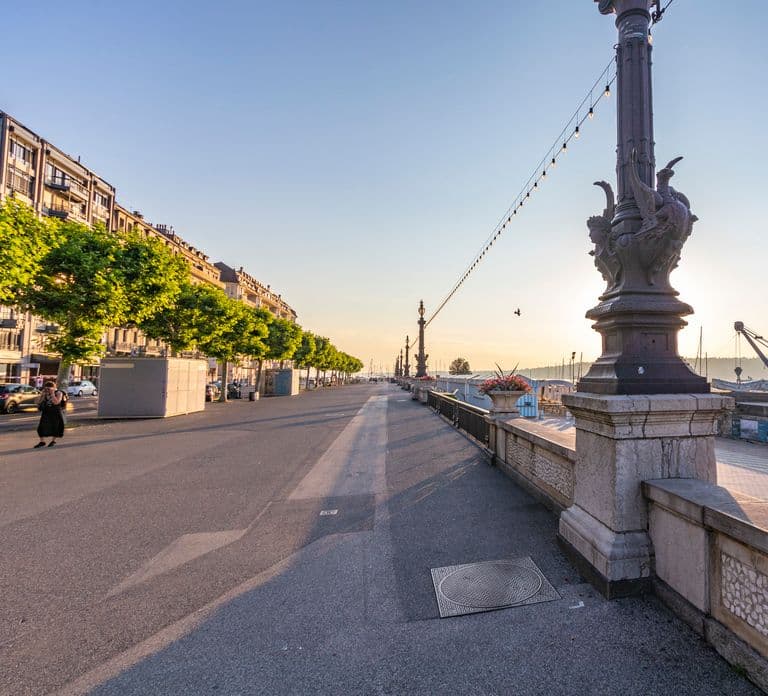 Explore the best guided intro tour of Geneva with a Local