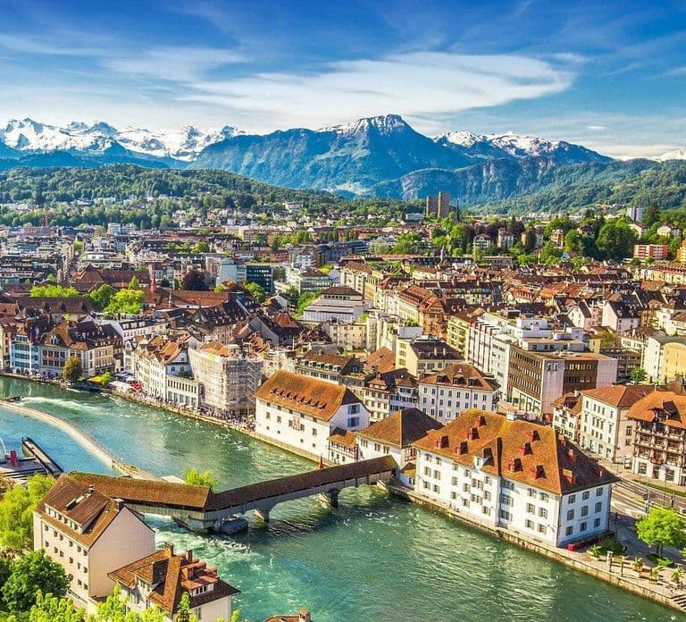 Depuis Bâle : Train panoramique premium & Lucerne, Interlaken