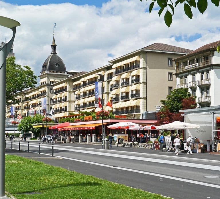 From Geneva: Full-Day Trip to Interlaken