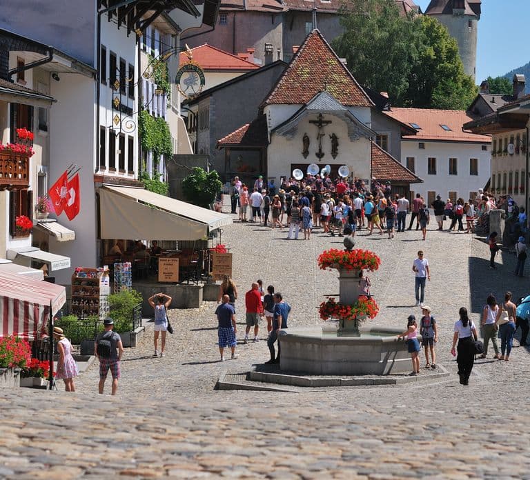 Z Genewy: Wycieczka do Gruyères z wizytą w fabrykach sera i czekolady