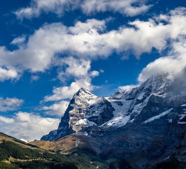 From Geneva: Paragliding and Interlaken Trip