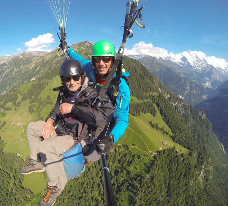 Ab Genf: Gleitschirmfliegen und Ausflug nach Interlaken