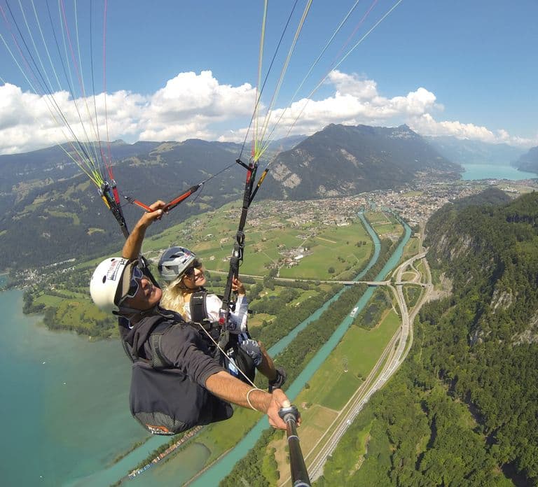 Ab Genf: Gleitschirmfliegen und Ausflug nach Interlaken