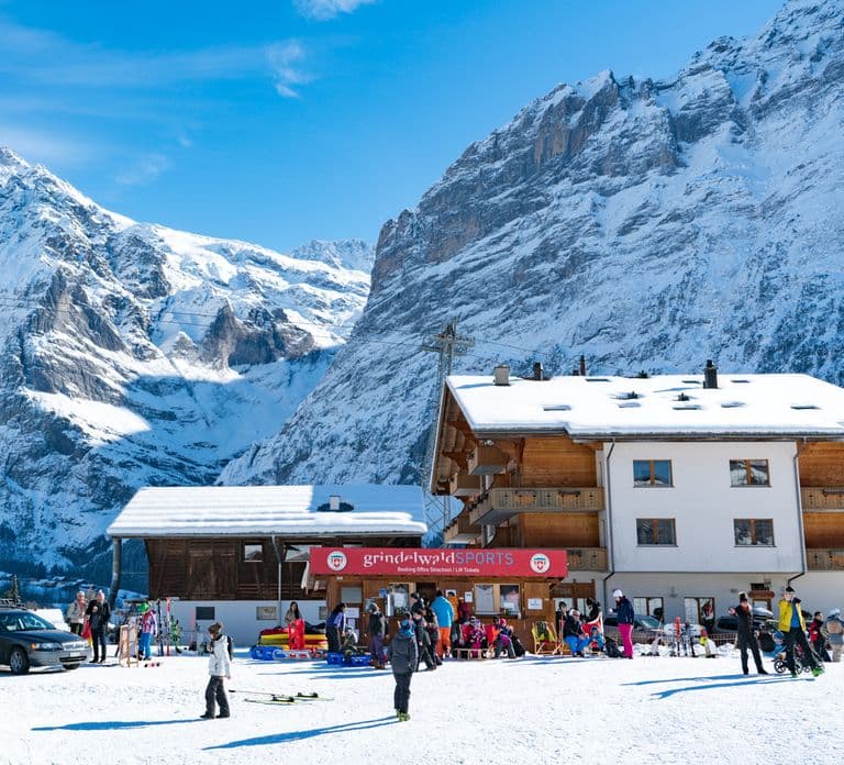From Interlaken: 8-Hour Skiing in Grindelwald for Beginner's