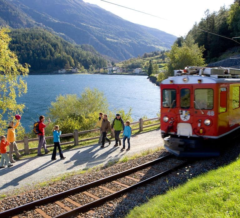 De Milão: Excursão de um dia a Bernina e St. Moritz no trem panorâmico