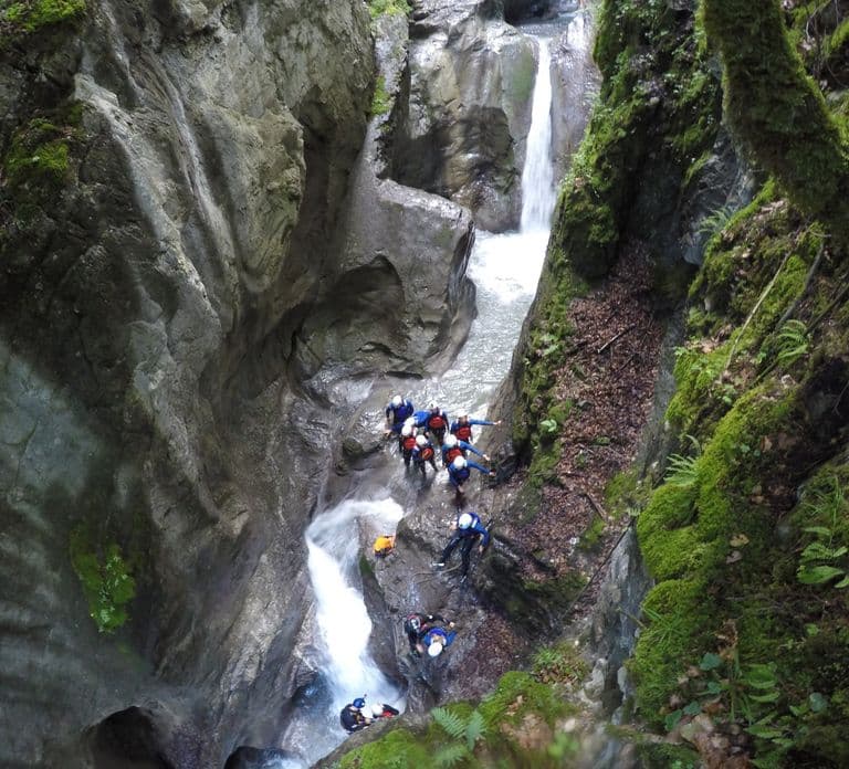 Ab Zürich: Canyoning in Interlaken inkl. Hin- und Rücktransfer