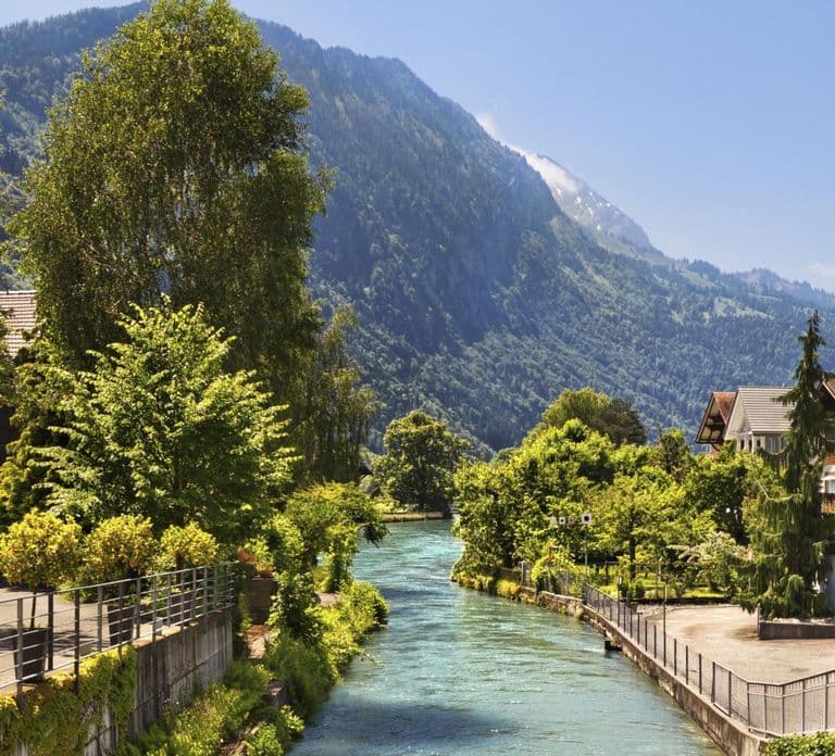 From Zürich: Interlaken and Grindelwald Day Trip by Coach