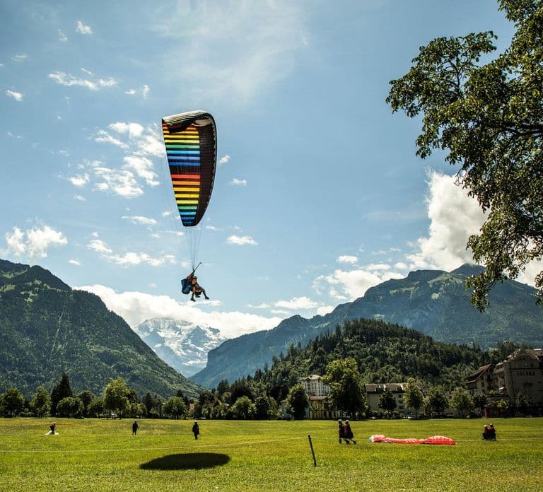 From Zurich: Scenic Interlaken Day Trip by Coach