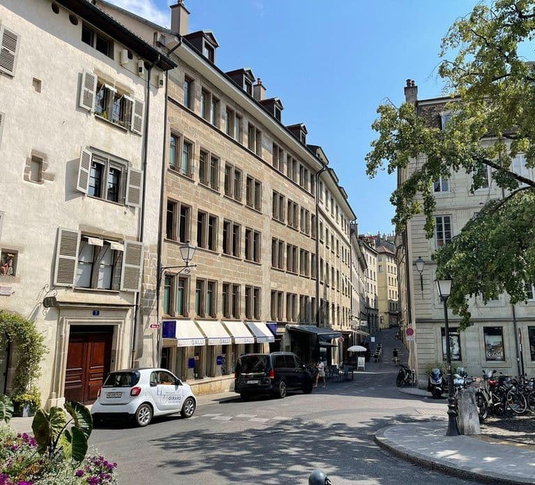 Geneva Complete Tour. Hotel PICK-UP, UN area & the Old City