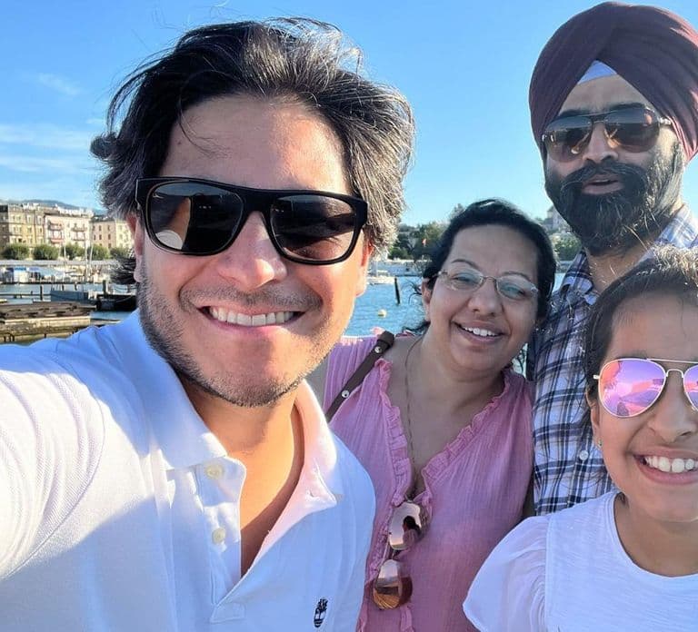 Geneva Complete Tour. Hotel PICK-UP, UN area & the Old City