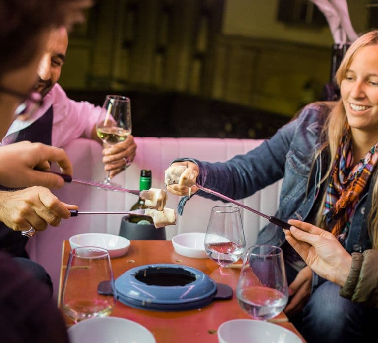 Geneva: tour with fondue and wine in TukTuk