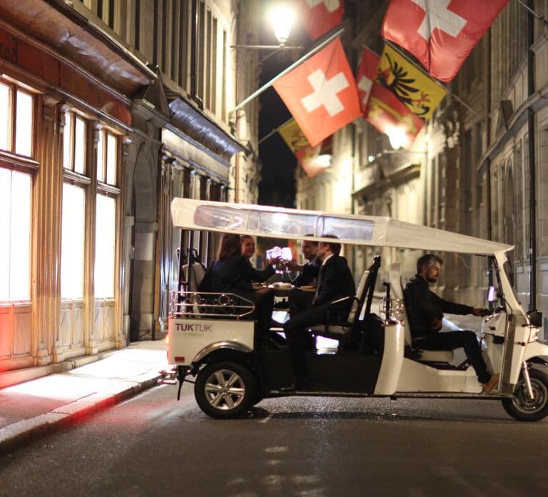 Ginebra: tour con fondue y vino en TukTuk