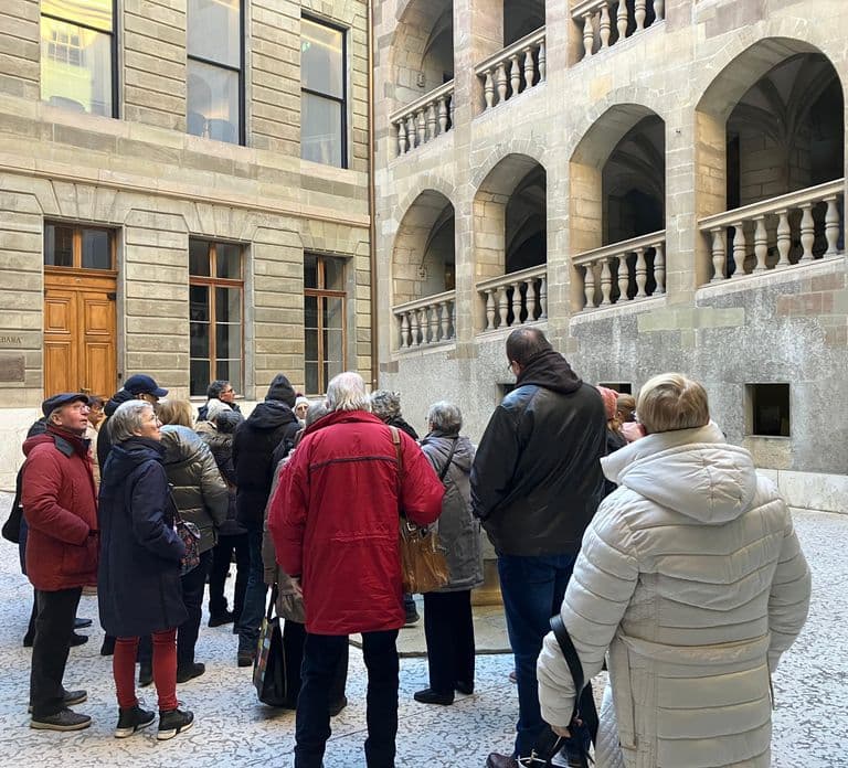 Geneva: United Nations, Old Town and Lake E-Bike Tour