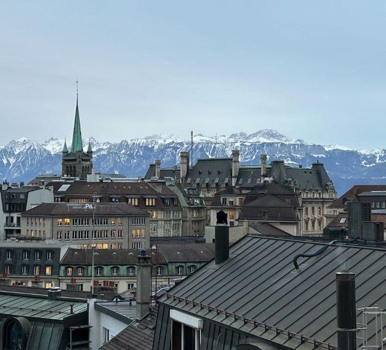 Guided Tour of Lausanne (2h)