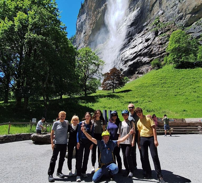 Interlaken: tour in e-bike nella Valle delle 72 Cascate e Lauterbrunnen