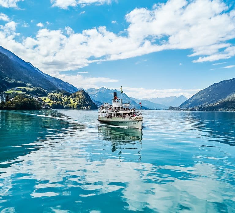 Interlaken: Boat Day Pass on Lake Thun and Lake Brienz