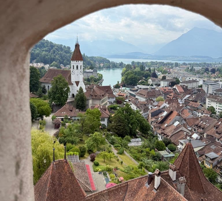 Interlaken: Tour zu den Schlössern am Thunersee inklusive Eintrittskarten