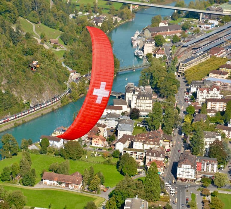 Interlaken: Paragliding Tandem High Flight
