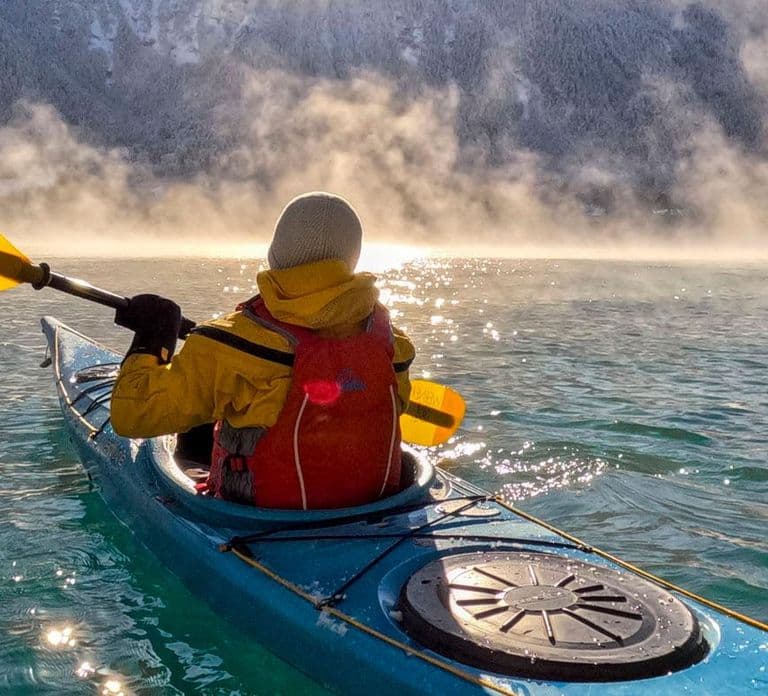 Interlaken: Small-Group Winter Kayak Tour on Lake Brienz