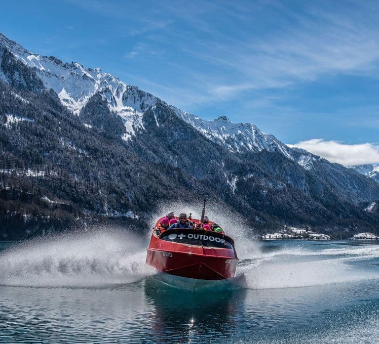 Interlaken: Winter Jetboat Ride on Lake Brienz