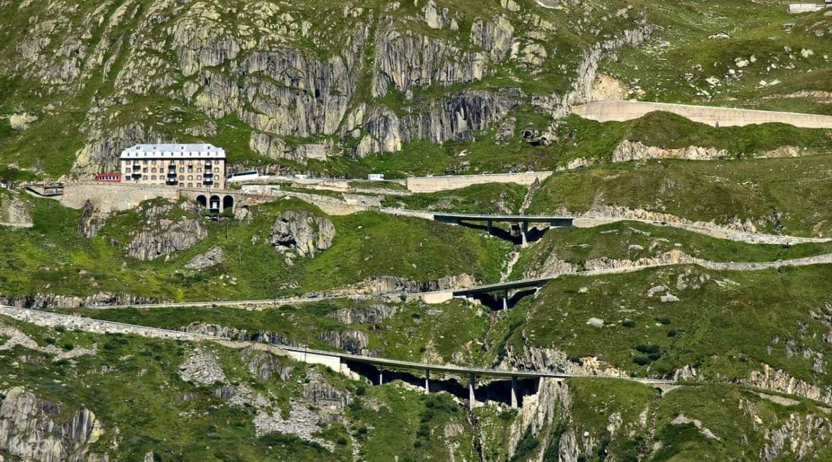 Into the Alps - Swiss Mountain Passes Day Tour from Lucerne