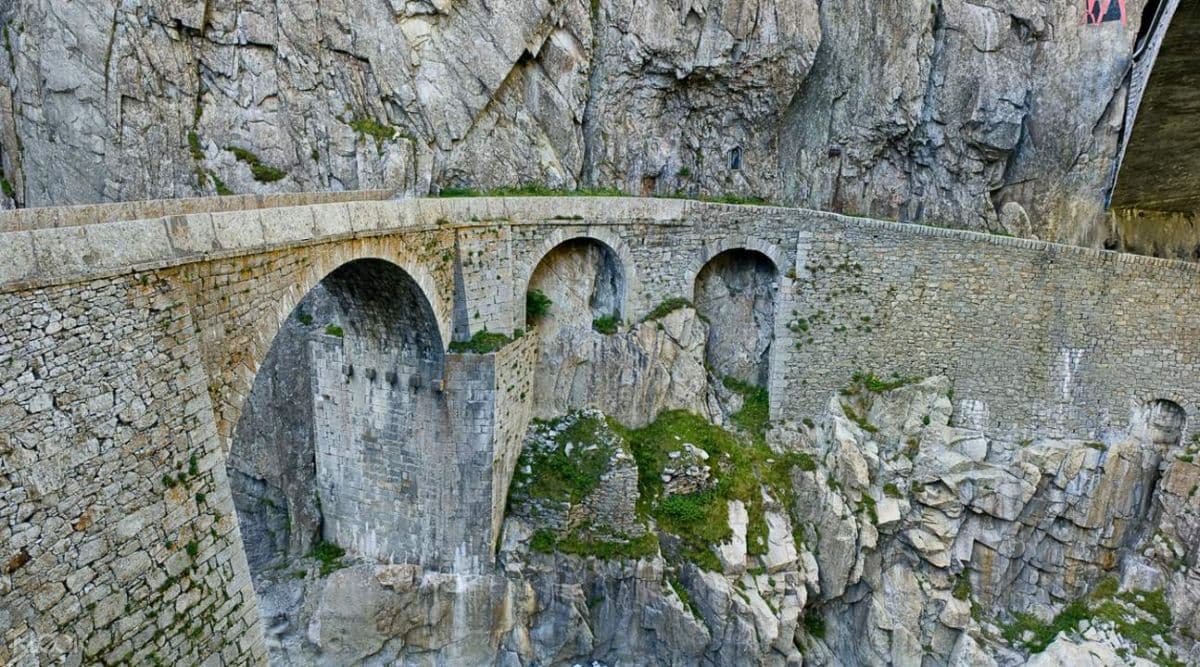 Into the Alps - Swiss Mountain Passes Day Tour from Zürich