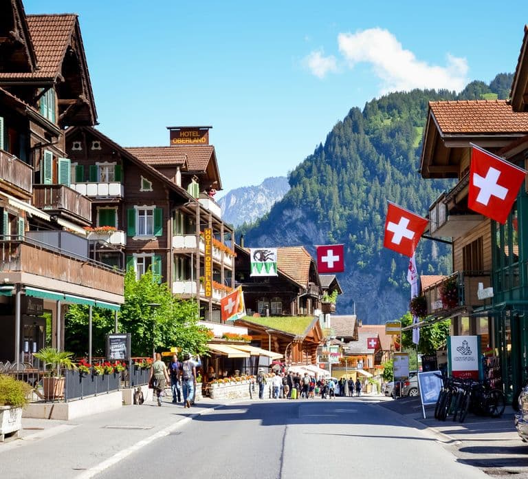 Lauterbrunnen and Mürren Small Group Day Trip