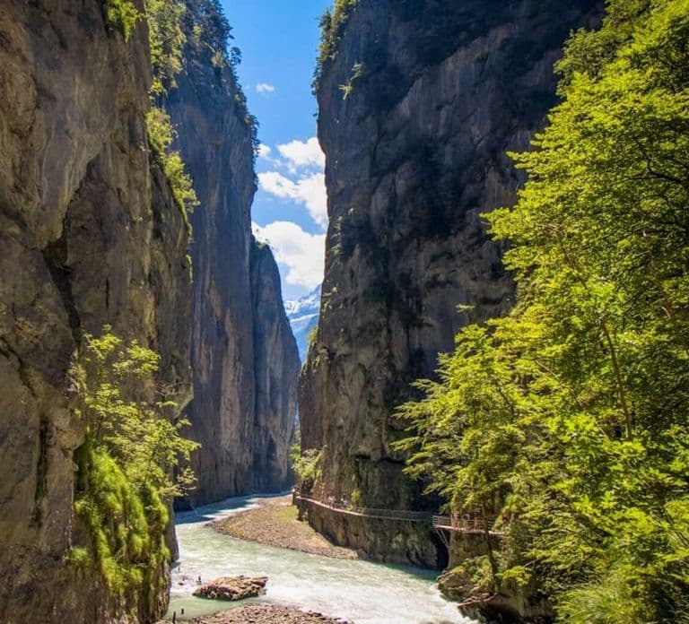 Lucerne: Interlaken & Jungfrau Region Private Tour by Car