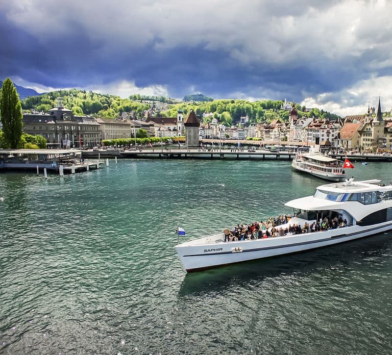 Lucerne: Cruzeiro de 1 hora no Iate Panorâmico Saphir H₂