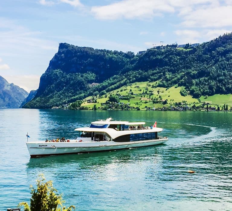 Lucerne: Cruzeiro de 1 hora no Iate Panorâmico Saphir H₂