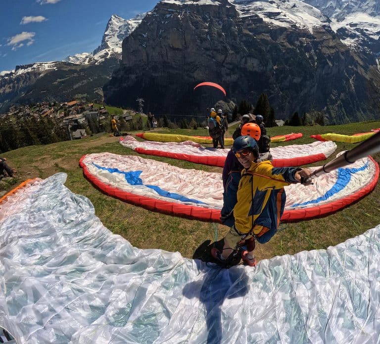 Mürren: Gleitschirmfliegen über die Klippen und Wasserfälle von Lauterbrunnen